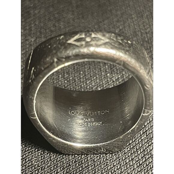 Louis Vuitton Monogram Signet ring - Picture 2 of 9